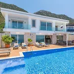 La Villa *