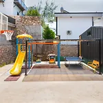 La Villa *